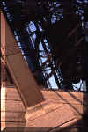 eiffel_tower_2.JPG (47947 bytes)